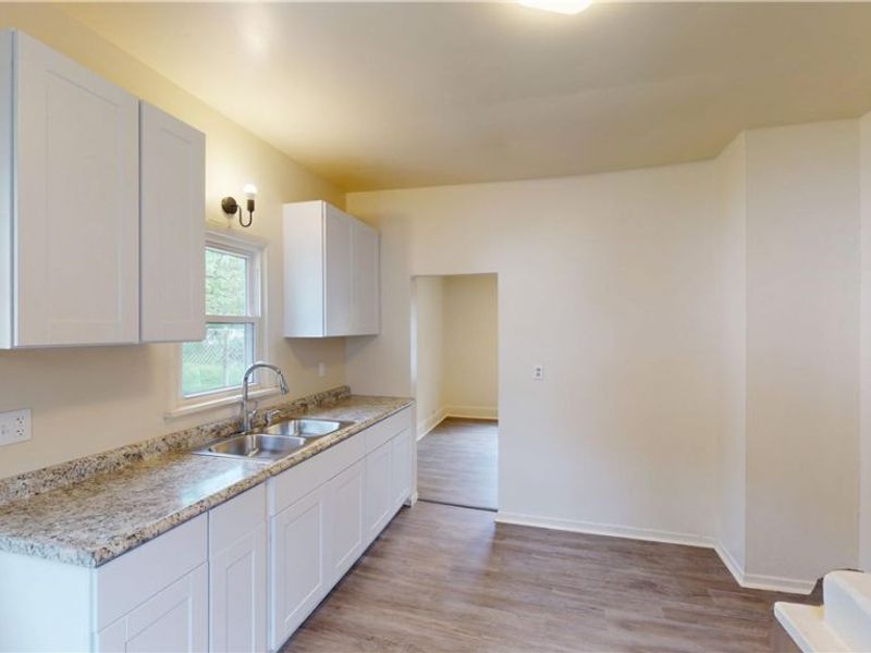 210 Perry Street, Unit Front, Struthers, OH 44471 Photo 9