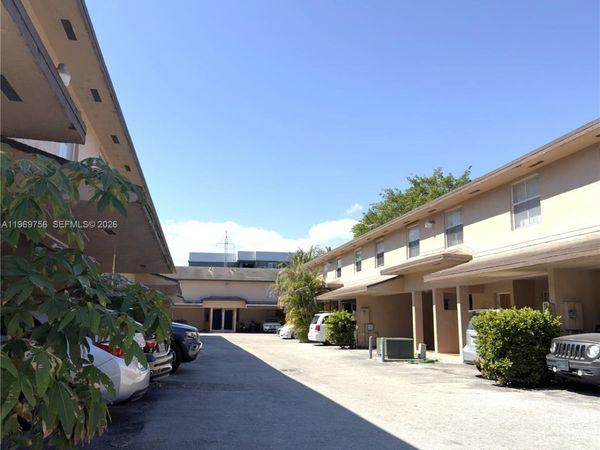 451 NE 136th St, Unit III314, North Miami, FL 33161