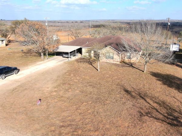 9404 Crow Ln, Adkins, TX 78101