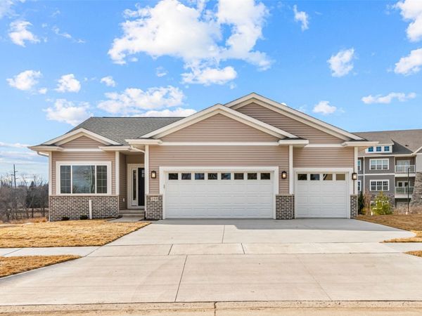 260 Pine Grove Lane, Iowa City, IA 52246