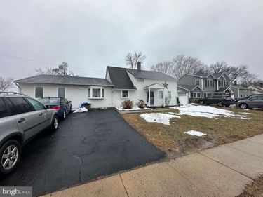 56 GOLDENRIDGE DRIVE, LEVITTOWN, PA 19057