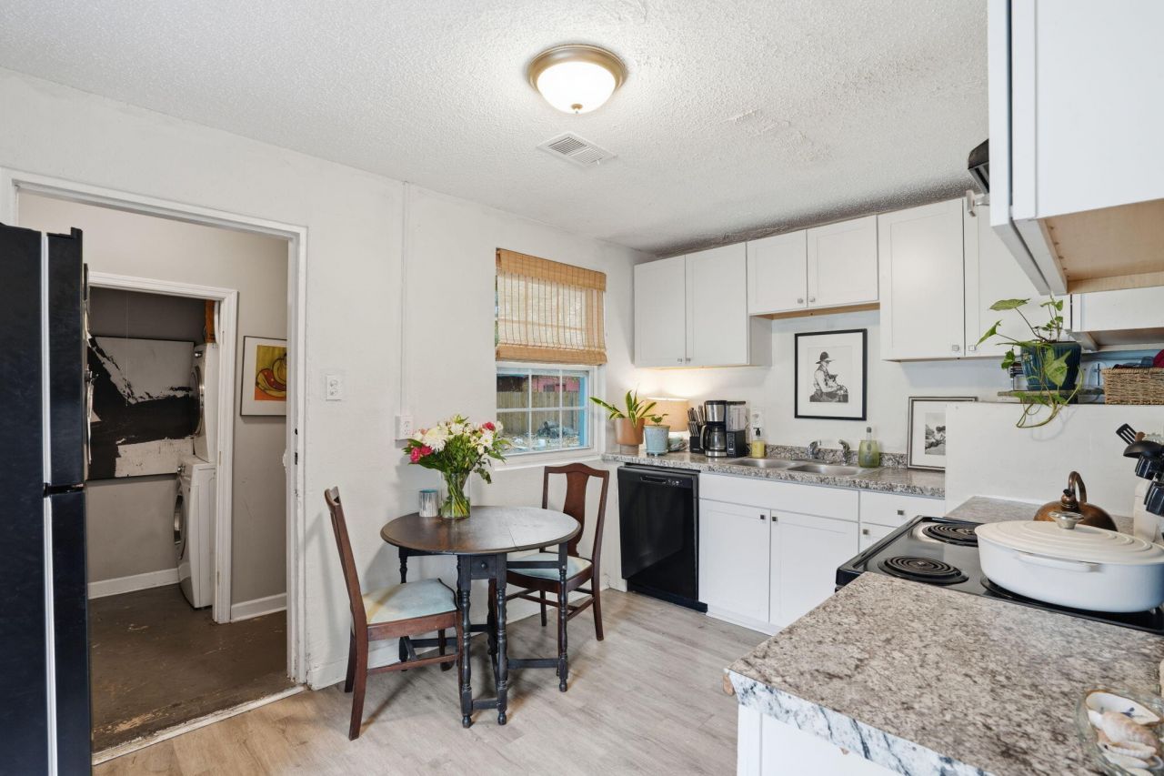 1910 Able Street Photo 10