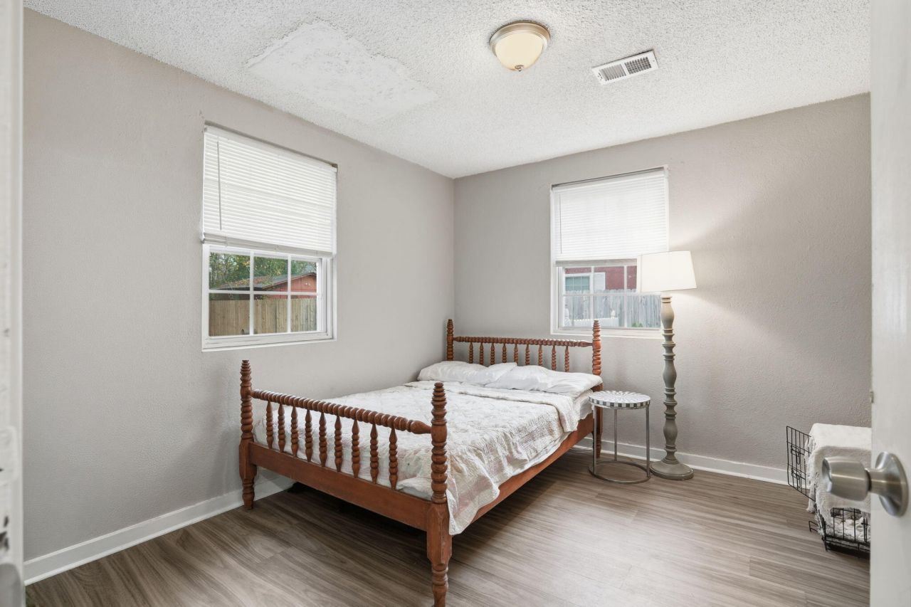 1910 Able Street Photo 18