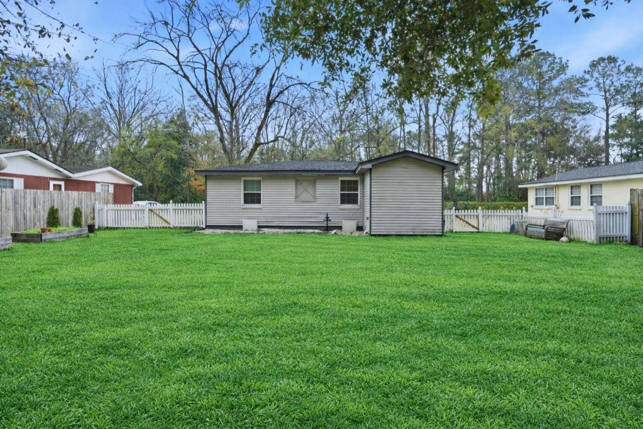 1910 Able Street Photo 23