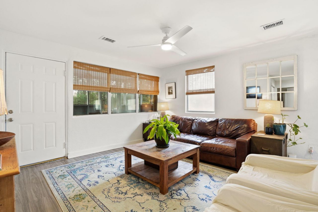 1910 Able Street Photo 6