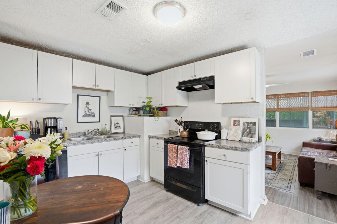 1910 Able Street Photo 9