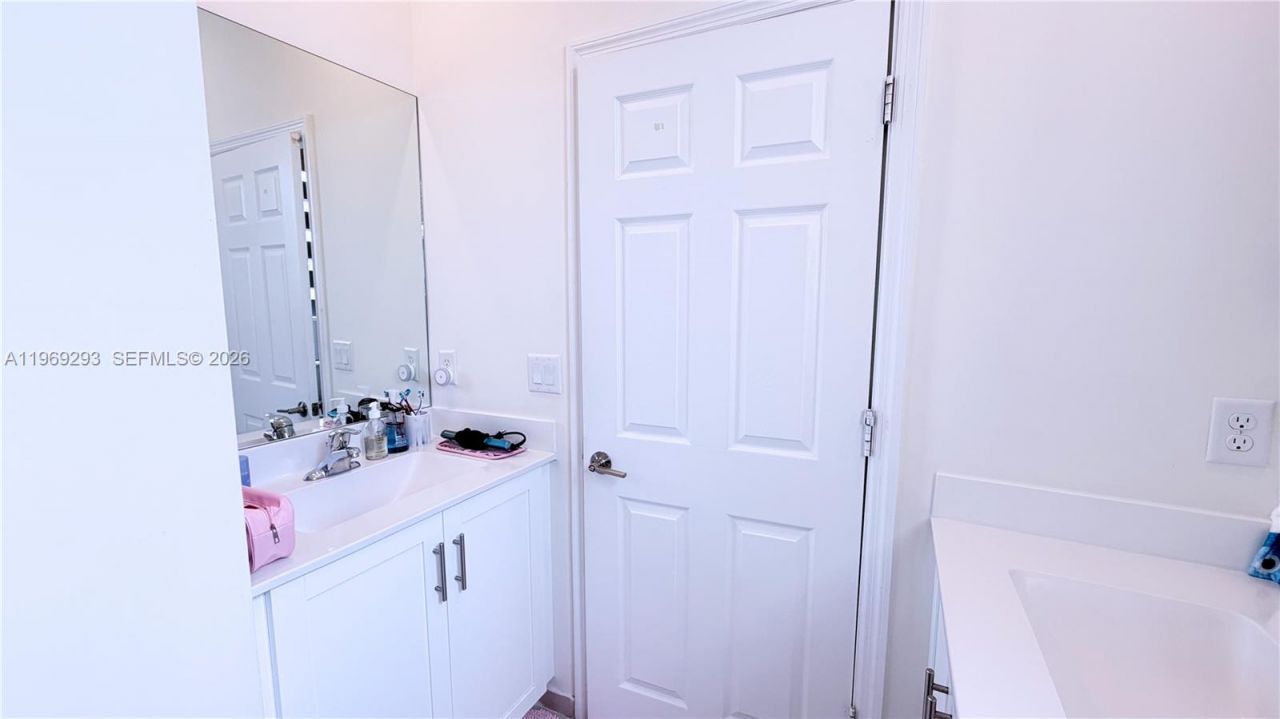 3264 W 100th Ter , Unit 3264, Hialeah, FL 33018 Photo