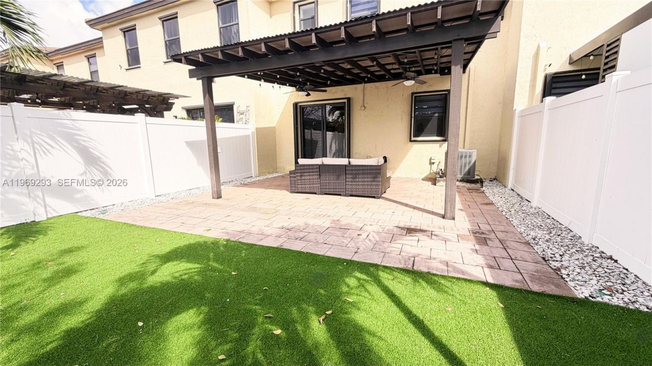 3264 W 100th Ter , Unit 3264, Hialeah, FL 33018 Photo