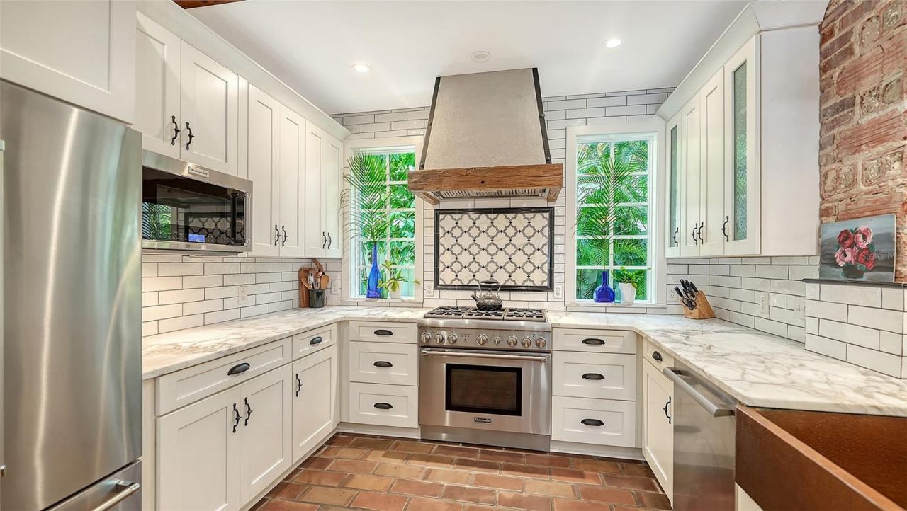 547 N Shore Drive, Sarasota, FL 34234 Photo