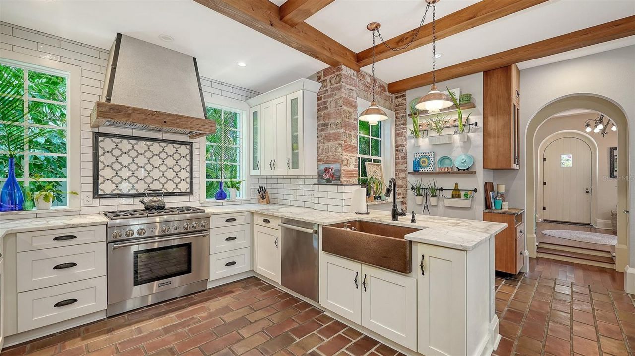 547 N Shore Drive, Sarasota, FL 34234 Photo