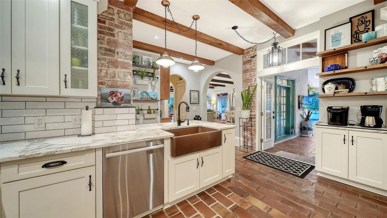 547 N Shore Drive, Sarasota, FL 34234 Photo