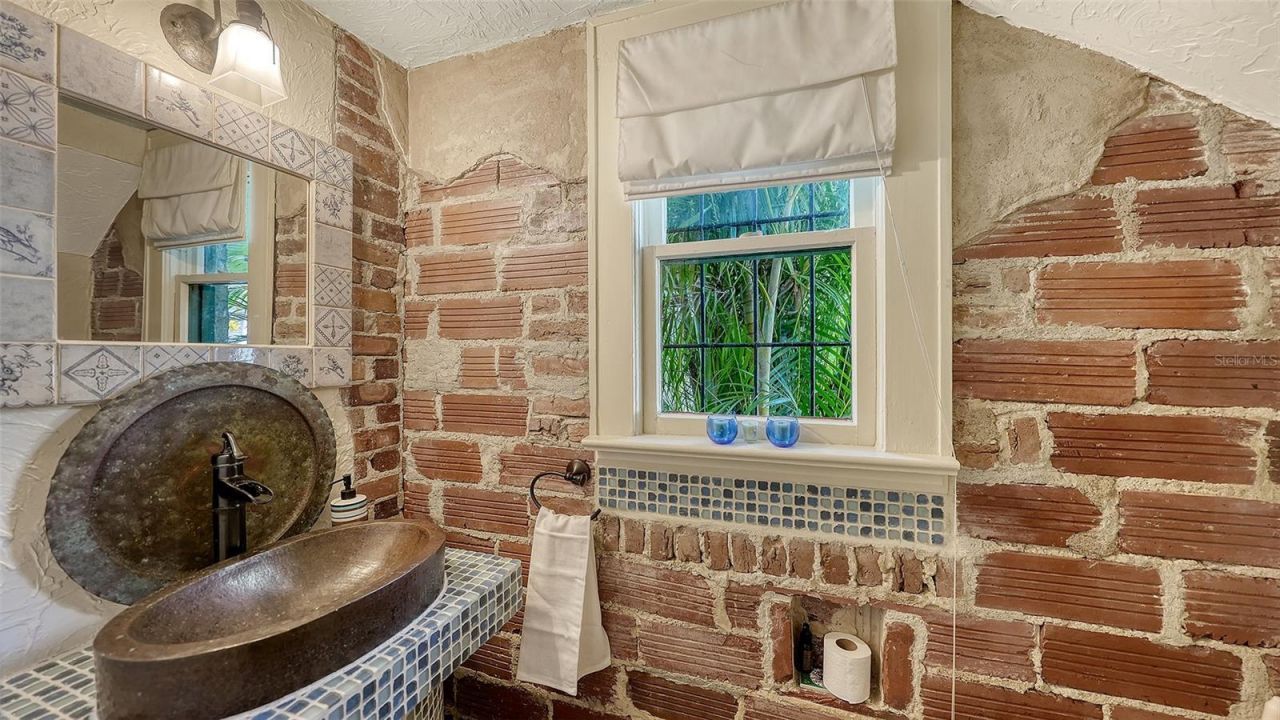 547 N Shore Drive, Sarasota, FL 34234 Photo