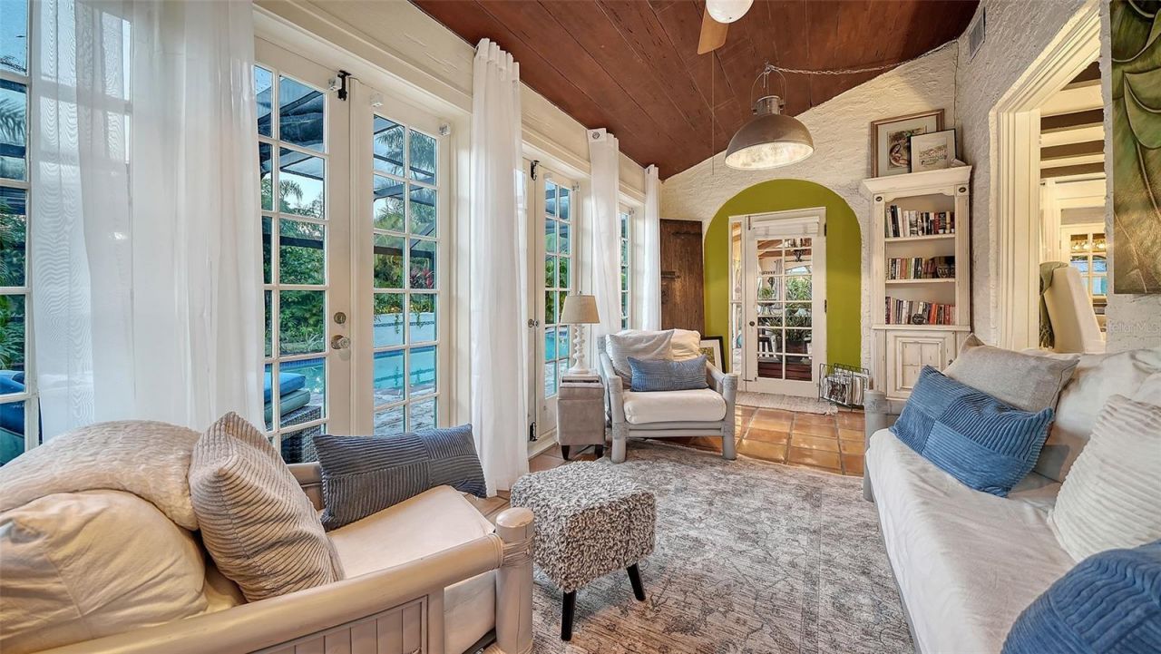 547 N Shore Drive, Sarasota, FL 34234 Photo