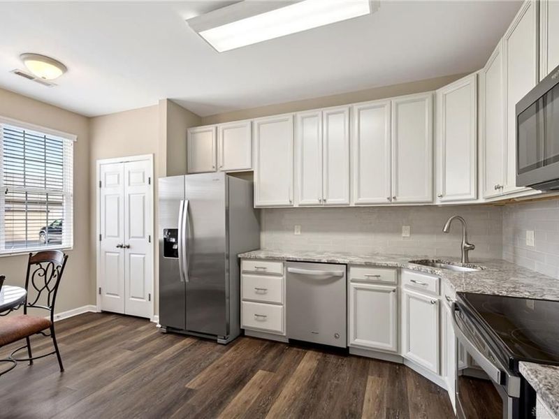 9080 Waterway Court, Washington Township, OH 45342 Photo 10