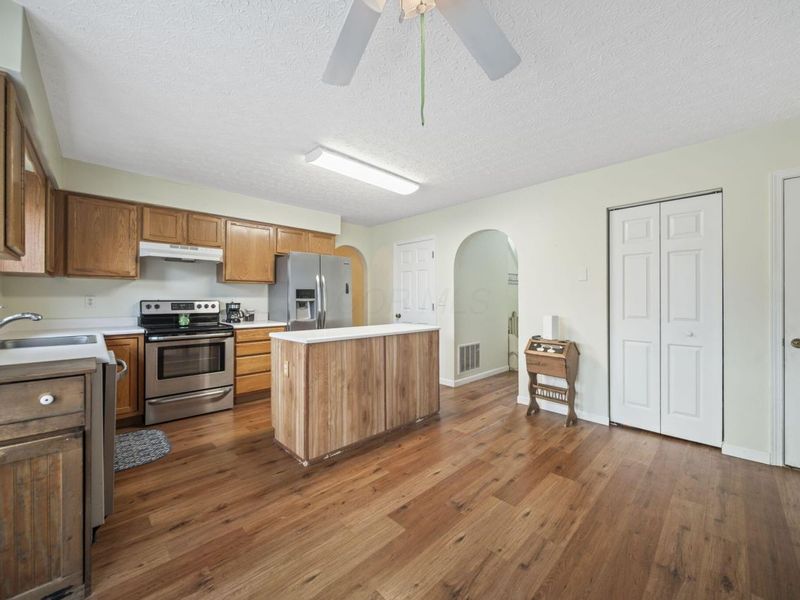 1335 Hafton Woods Drive, Columbus, OH 43204 Photo 7