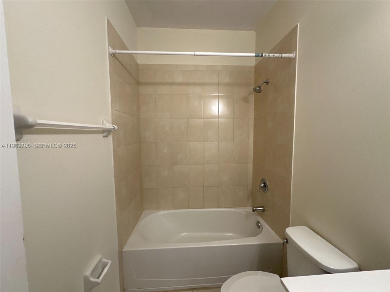 9374 W 32nd Ln, Hialeah, FL 33018 Photo