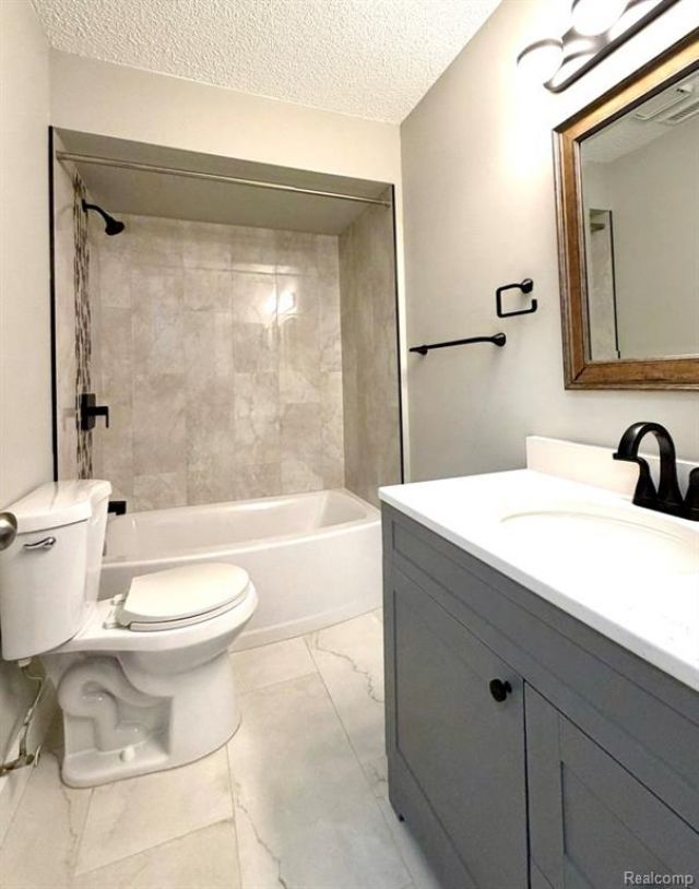 15034 Island Drive, Sterling Heights, MI 48313 Main Photo