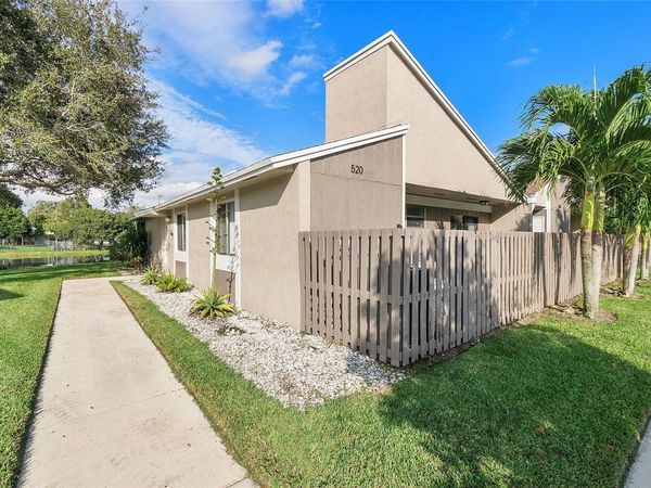 520 WOODGATE CIR, Sunrise, FL 33326