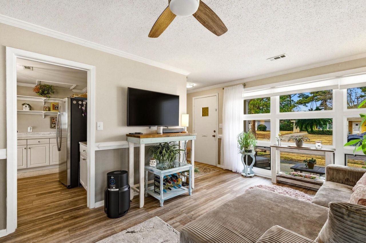 3639 Cactus St. Photo 4