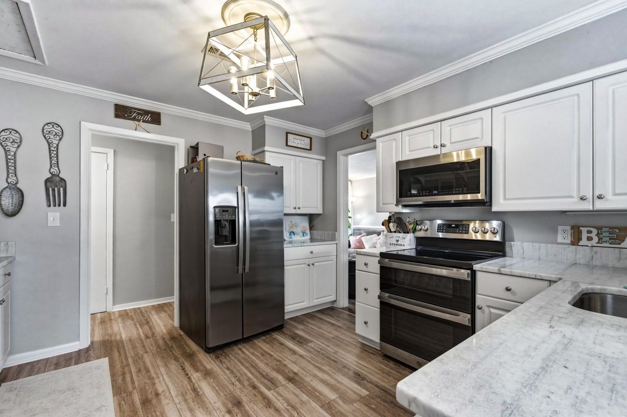 3639 Cactus St. Photo 8