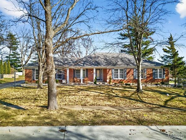 416 Caprice Gardens Court, Ballwin, MO 63011