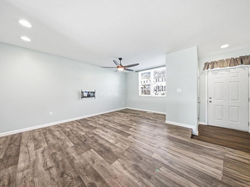 247 Oxford Oak Drive, Blacklick, OH 43004 Photo 2