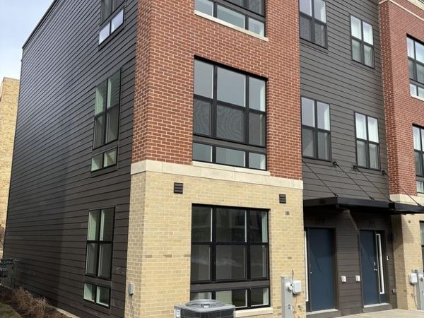 369 Summit Circle, Lombard, IL 60148