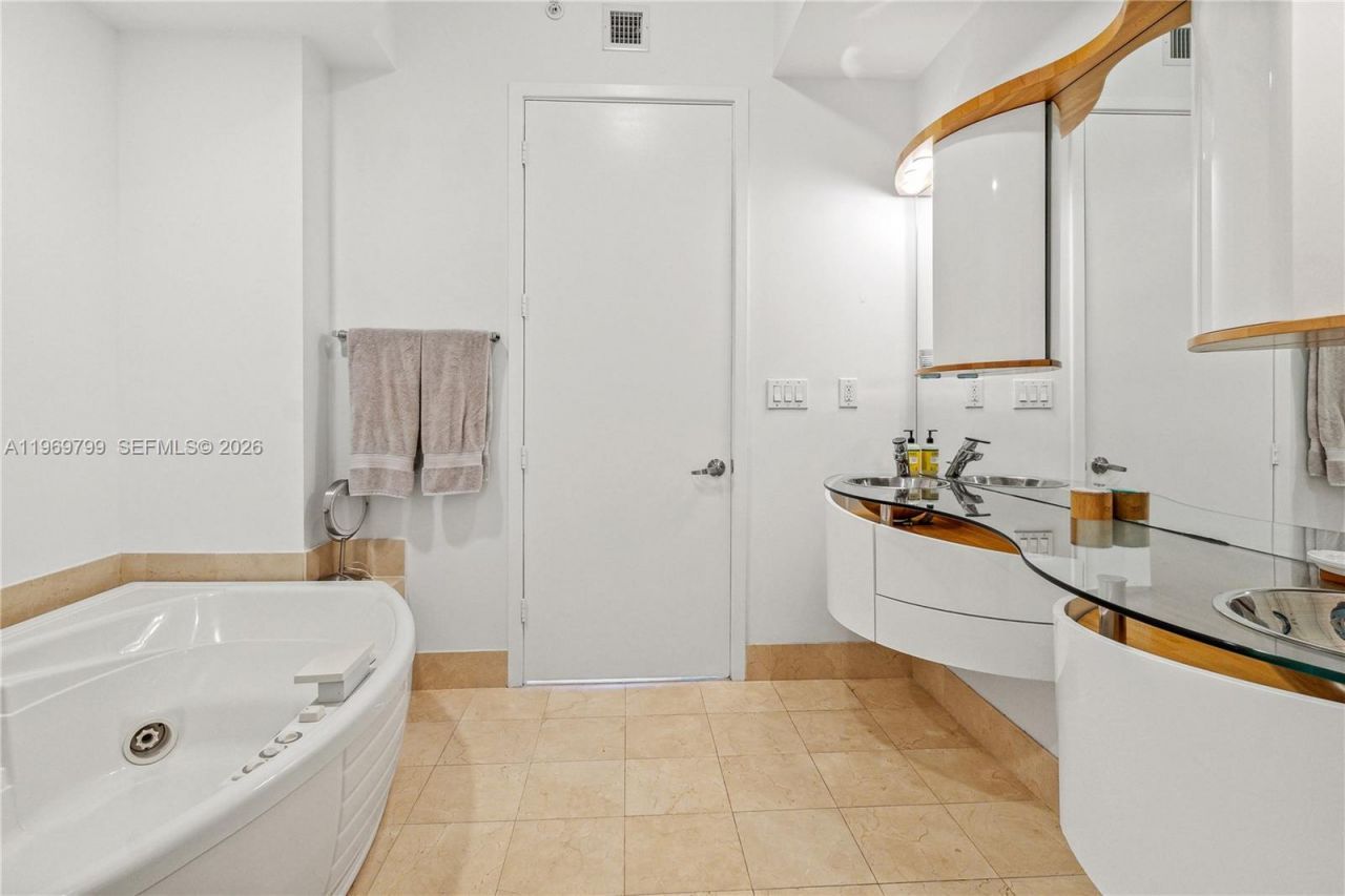 18101 Collins Ave , Unit 704, Sunny Isles Beach, FL 33160 Photo