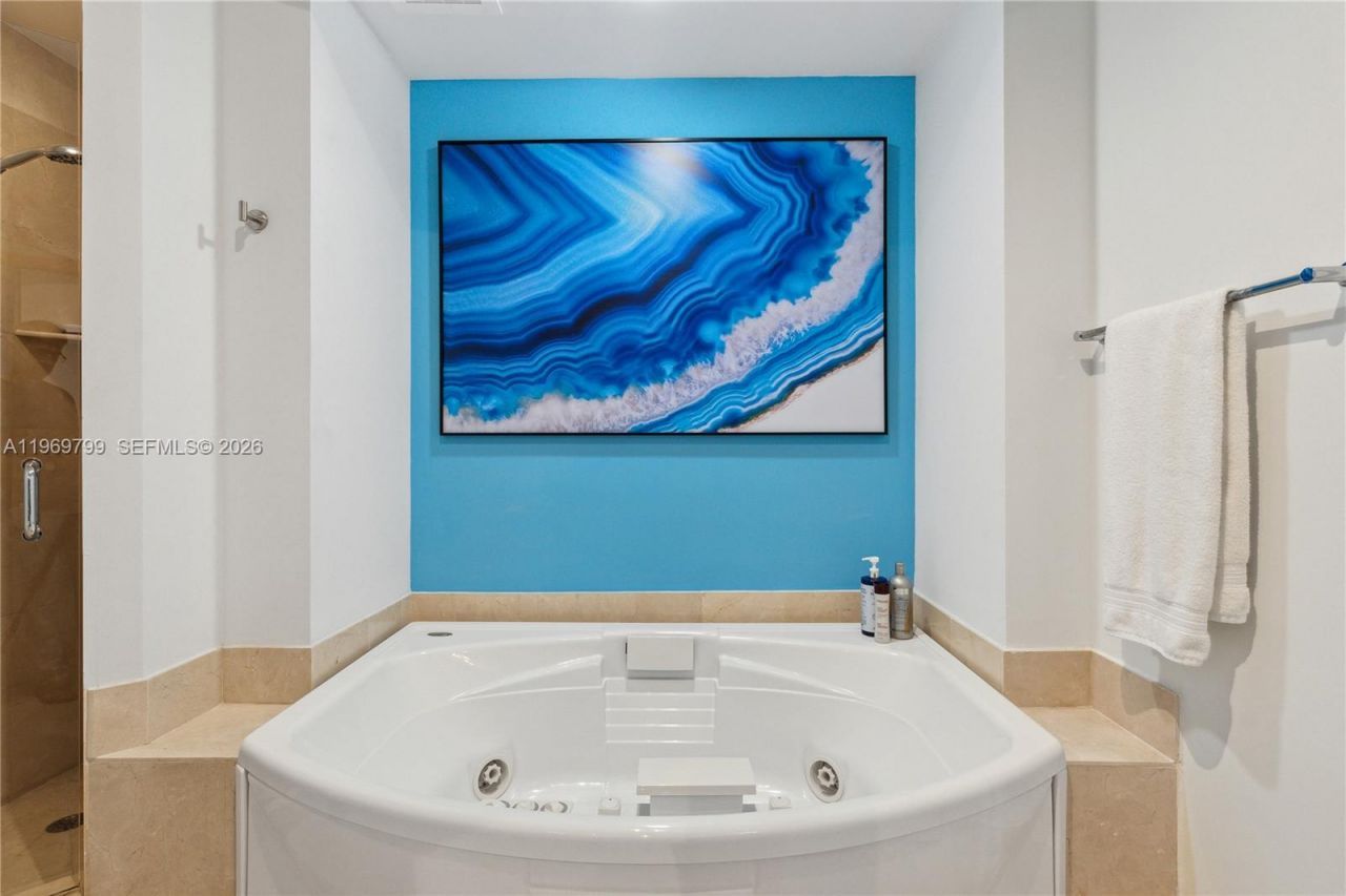 18101 Collins Ave , Unit 704, Sunny Isles Beach, FL 33160 Photo