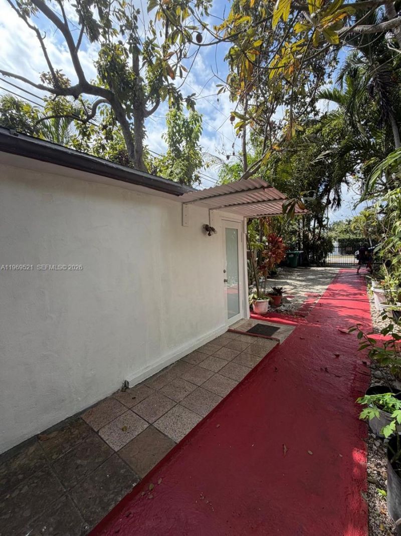 9770 SW 47th St , Unit 2, Miami, FL 33165 Photo