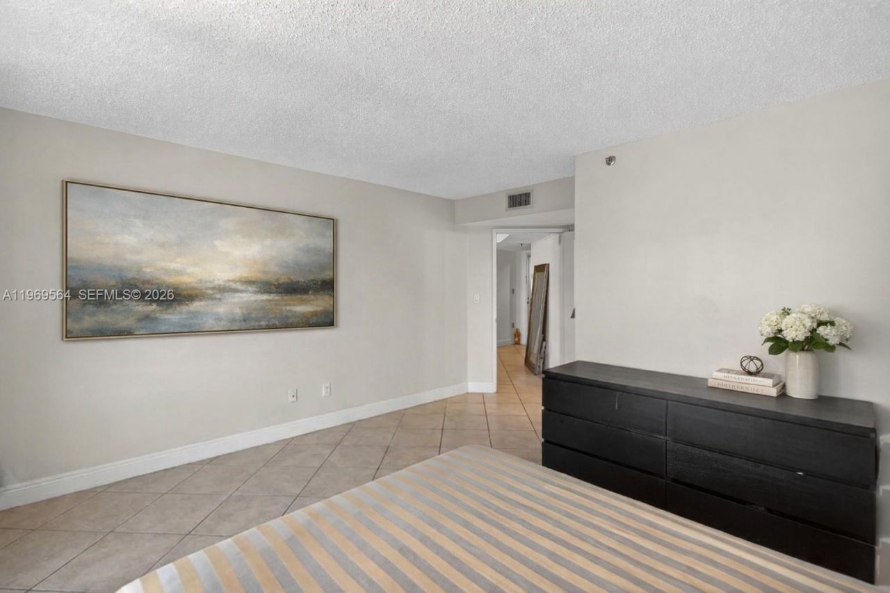 2351 Douglas Rd, Unit 1104, Miami, FL 33145 Photo