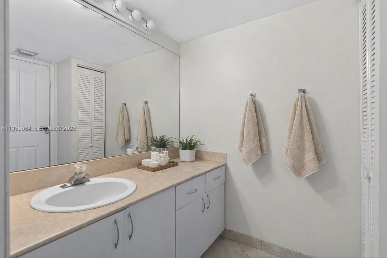 2351 Douglas Rd, Unit 1104, Miami, FL 33145 Photo