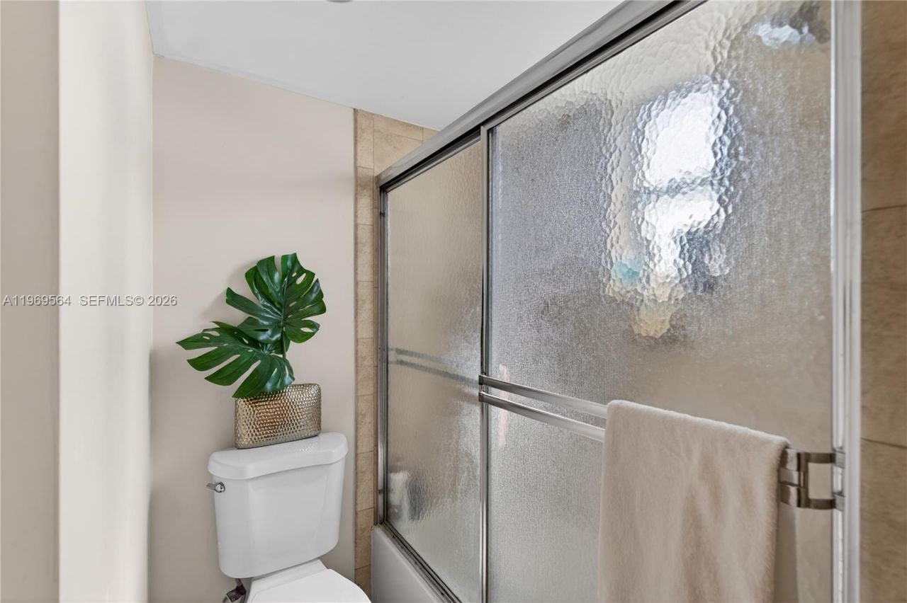 2351 Douglas Rd, Unit 1104, Miami, FL 33145 Photo