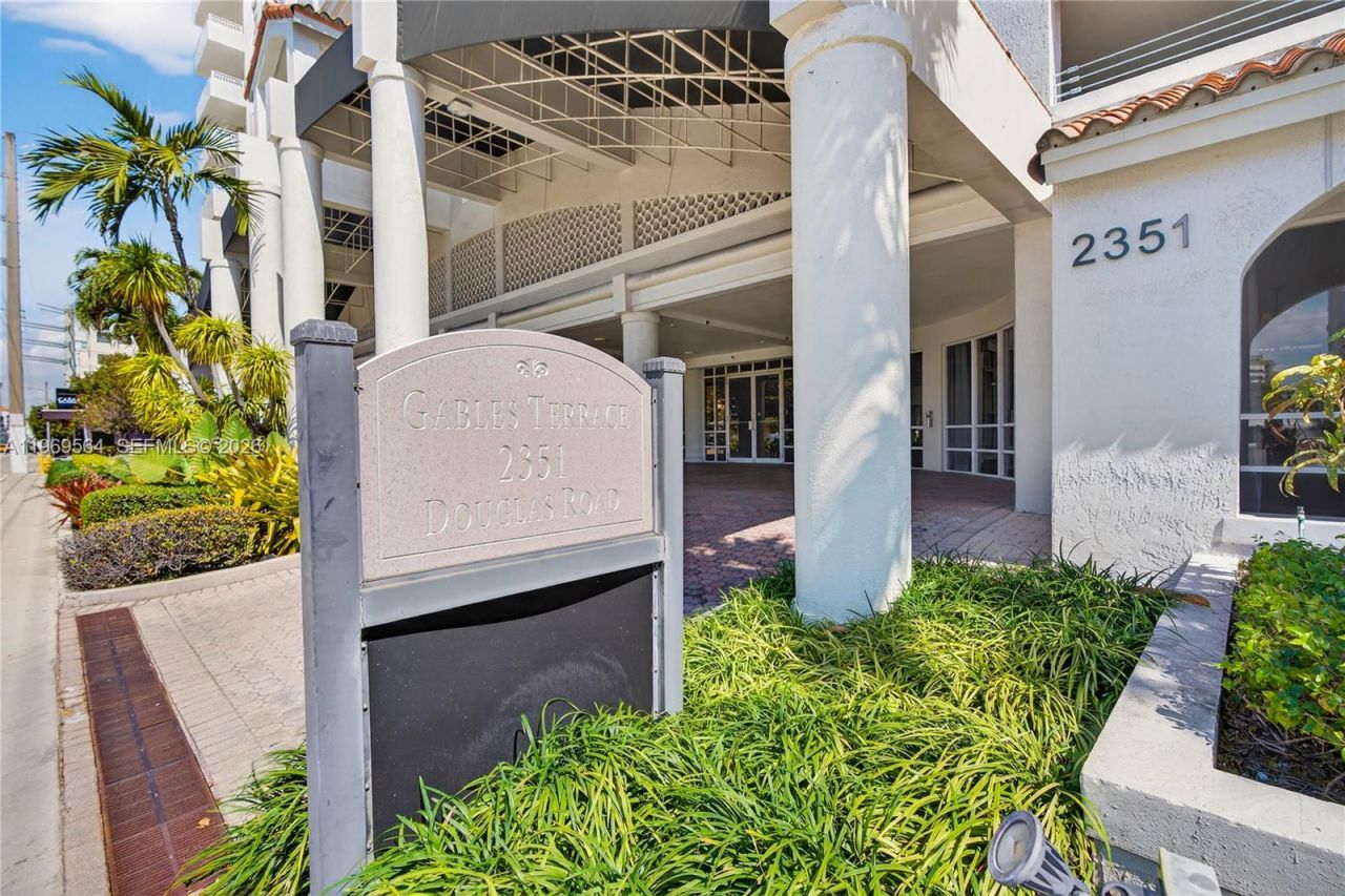 2351 Douglas Rd, Unit 1104, Miami, FL 33145 Photo