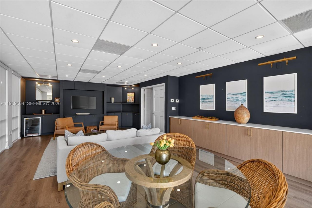 2351 Douglas Rd, Unit 1104, Miami, FL 33145 Photo