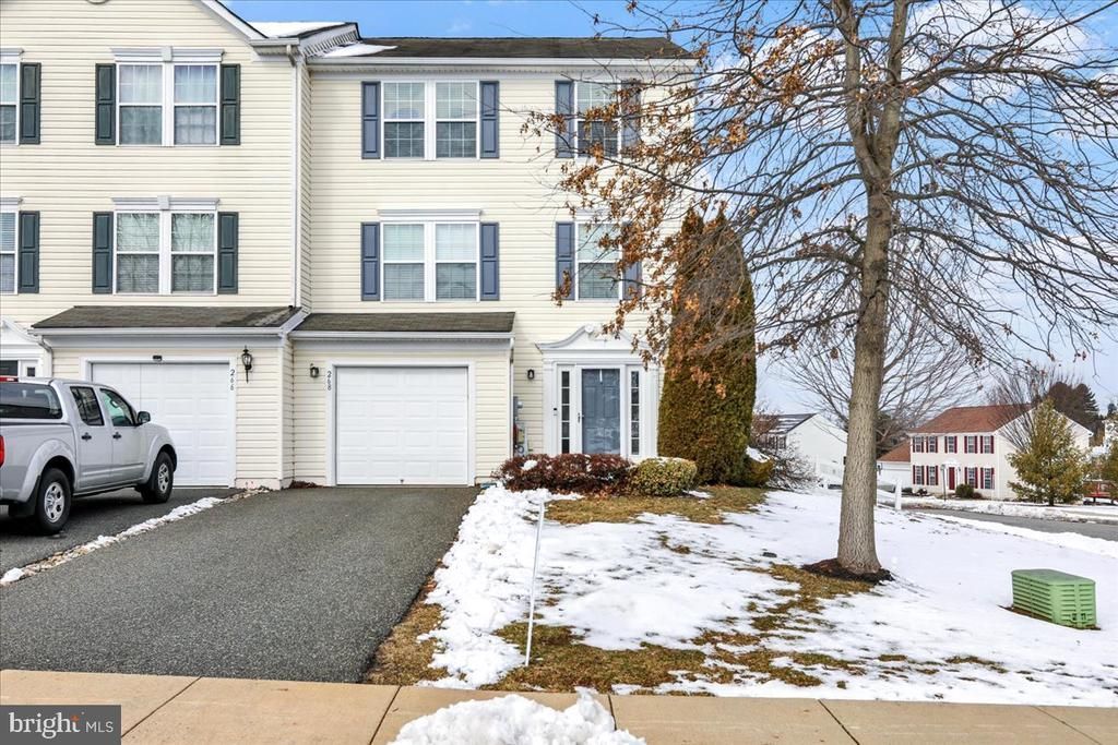 268 S Savanna Drive, Pottstown, PA 19465 Main Photo