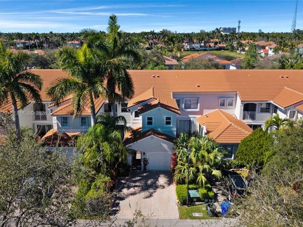 1690 Yellowheart Way , Hollywood, FL 33019