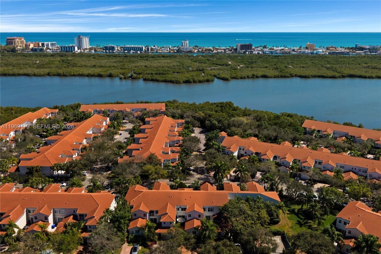 1690 Yellowheart Way , Hollywood, FL 33019 Photo