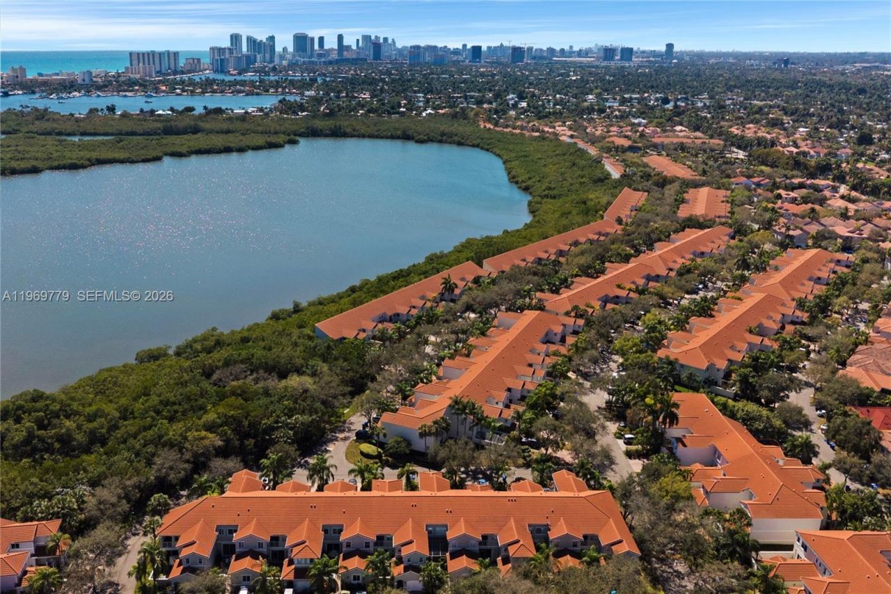 1690 Yellowheart Way , Hollywood, FL 33019 Photo