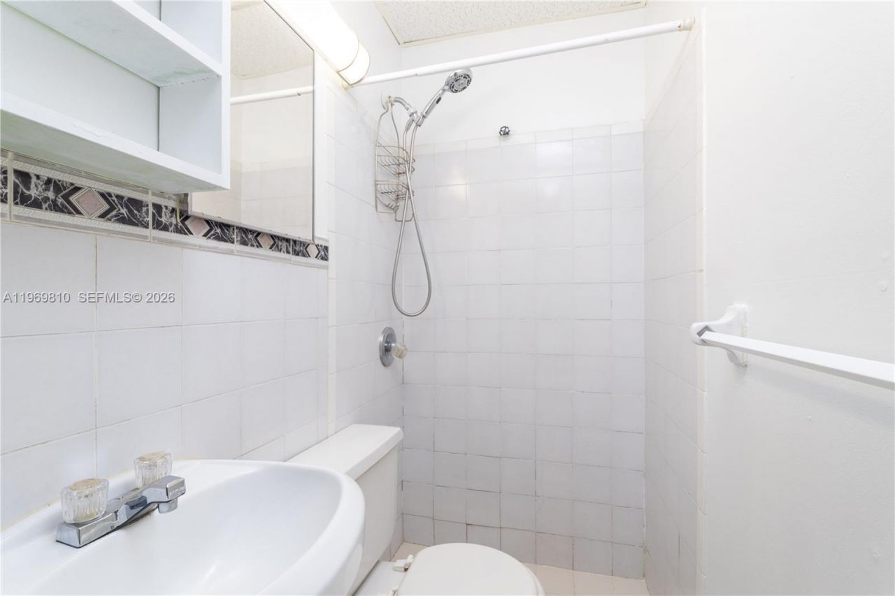 5807 SW 41st St, Unit 2, South Miami, FL 33155 Photo