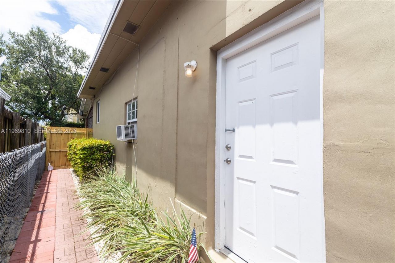 5807 SW 41st St, Unit 2, South Miami, FL 33155 Photo