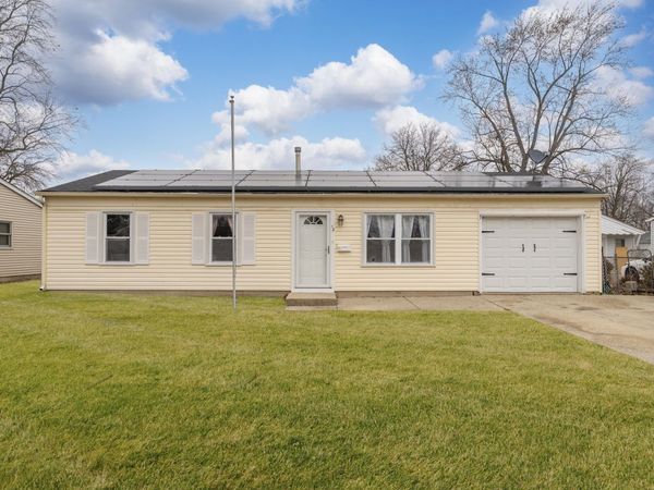 12 E Pine Street, Streamwood, IL 60107