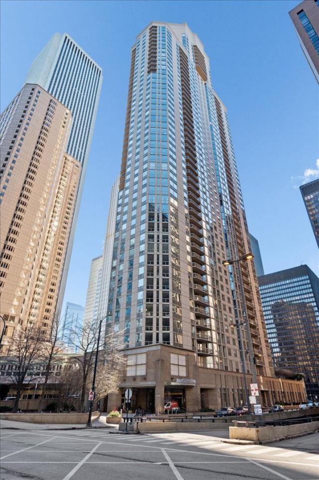 222 N Columbus Drive, Unit 3108, Chicago, IL 60601 Main Photo