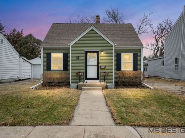 835 Albert Avenue, Sycamore, IL 60178