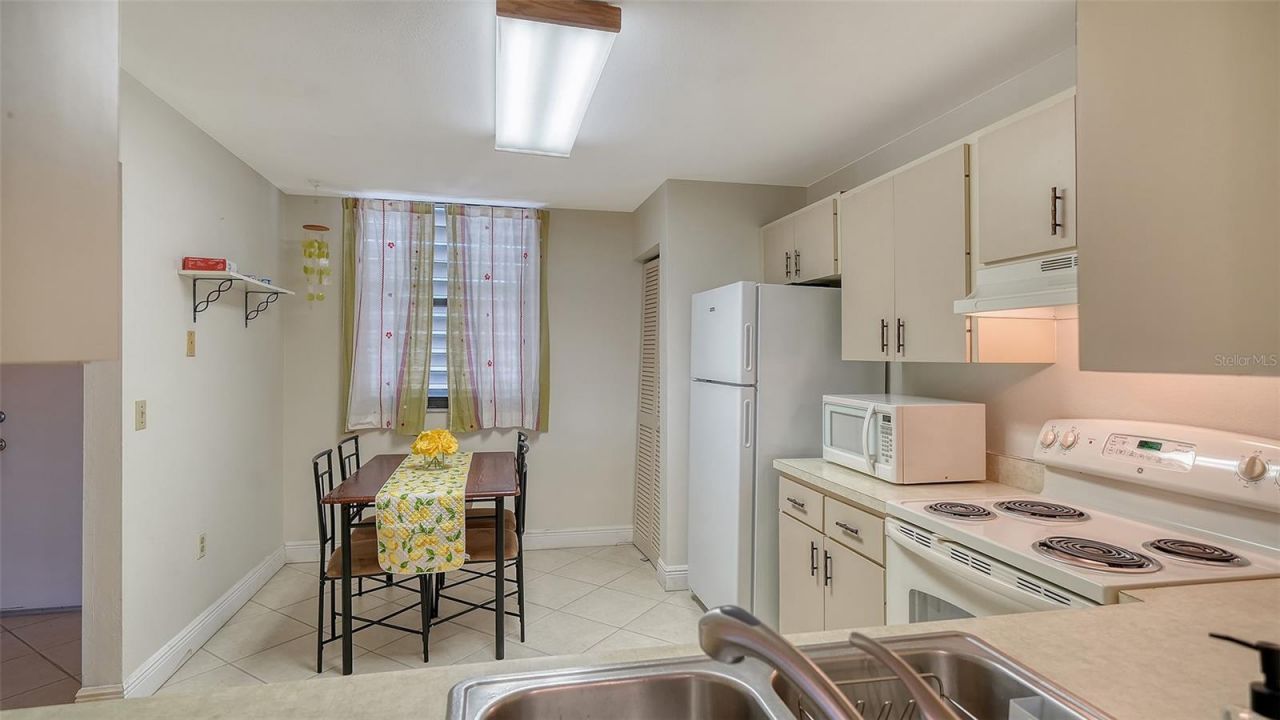 214 Lakewood Drive, Unit 214, Bradenton, FL 34210 Photo