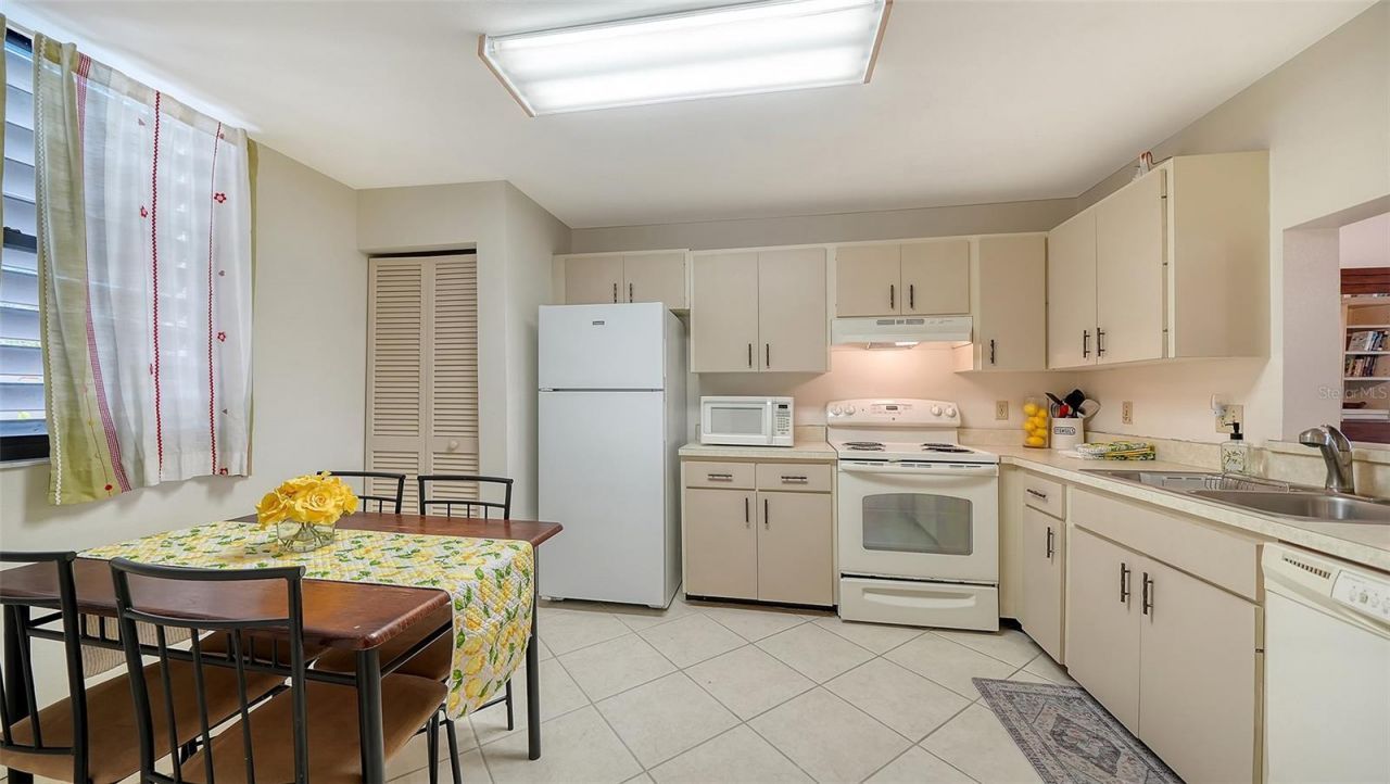 214 Lakewood Drive, Unit 214, Bradenton, FL 34210 Photo