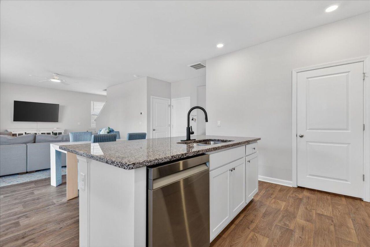 605 Silver Spruce Street Photo 10