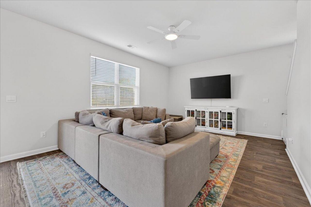 605 Silver Spruce Street Photo 13