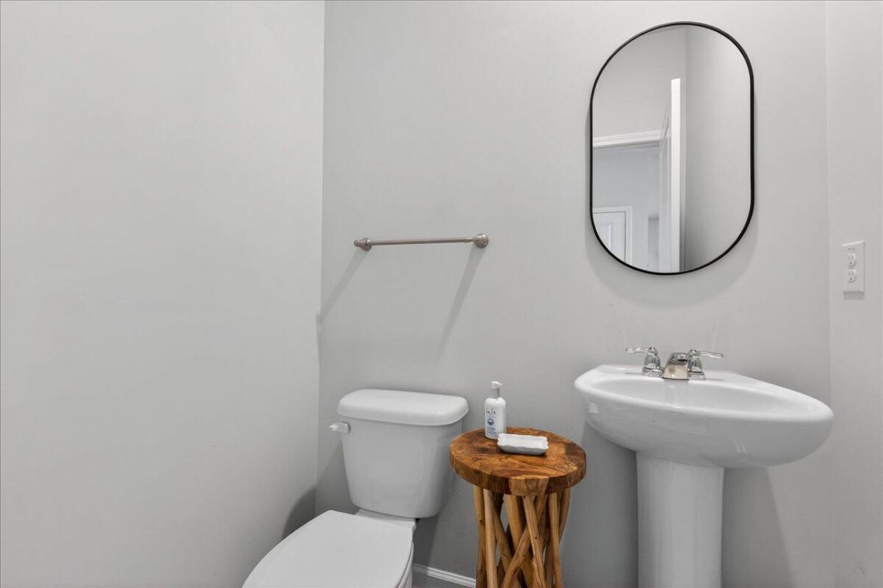 605 Silver Spruce Street Photo 16