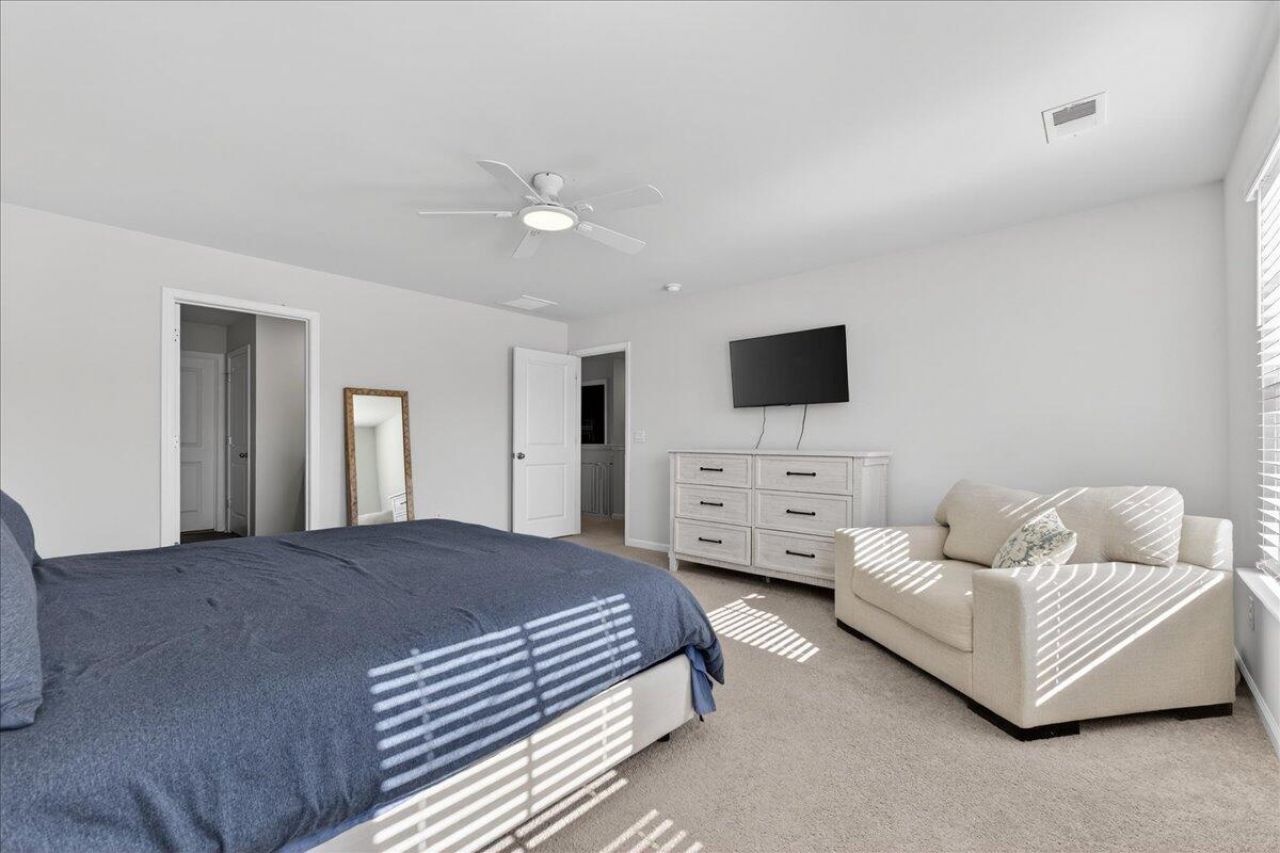 605 Silver Spruce Street Photo 18